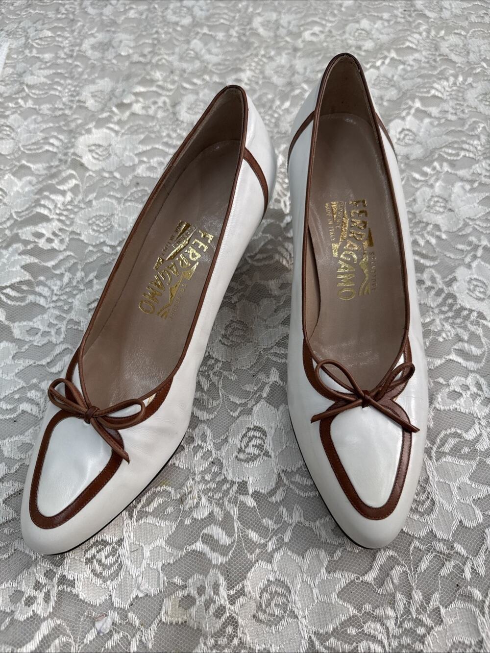 Vintage 80s Bow Coquette Salvatore Ferragamo Size: 7.5 B Almond 2.4” Heel Beige